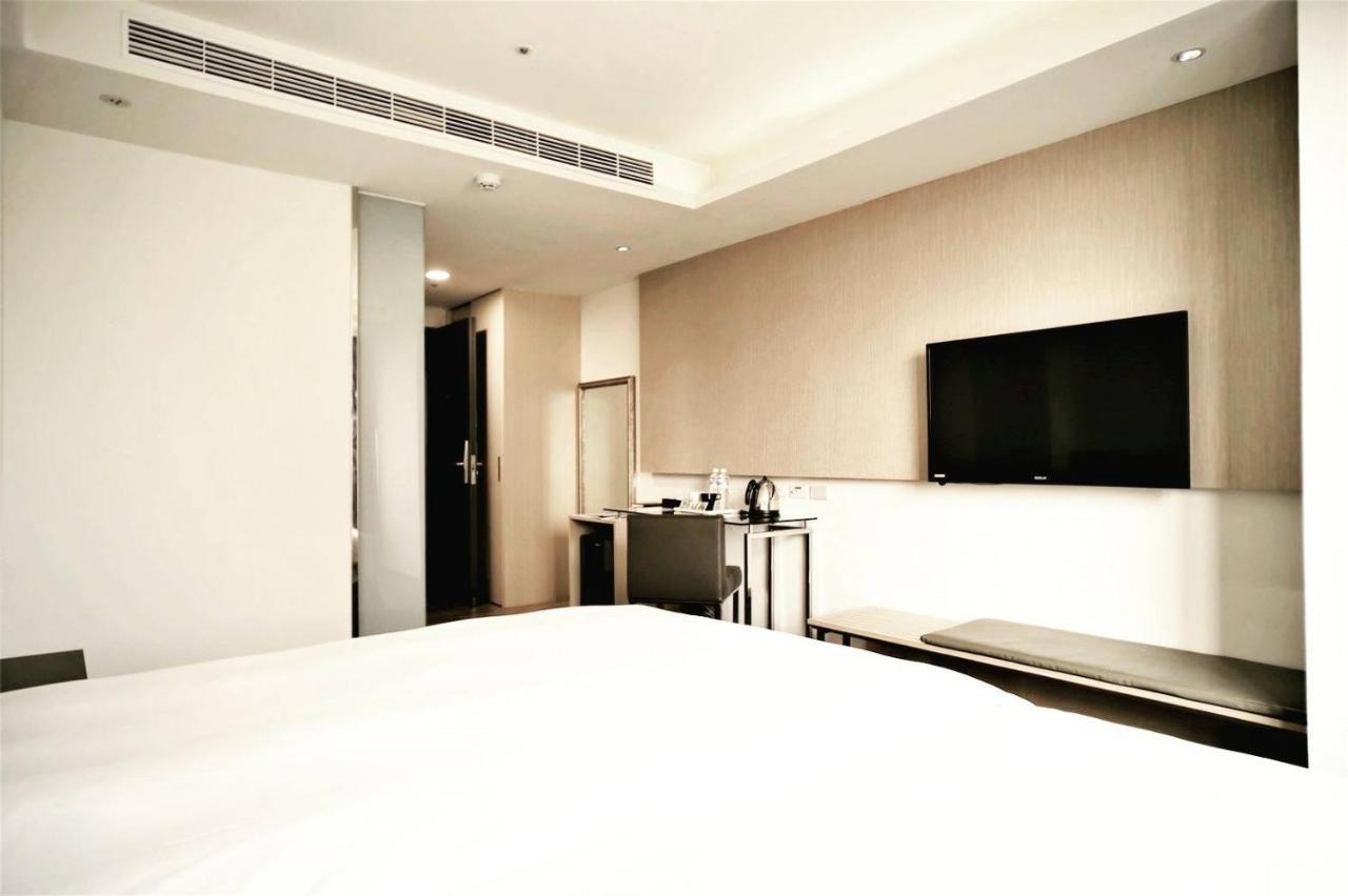 De Reve Express Hotel Chiayi City Exterior photo