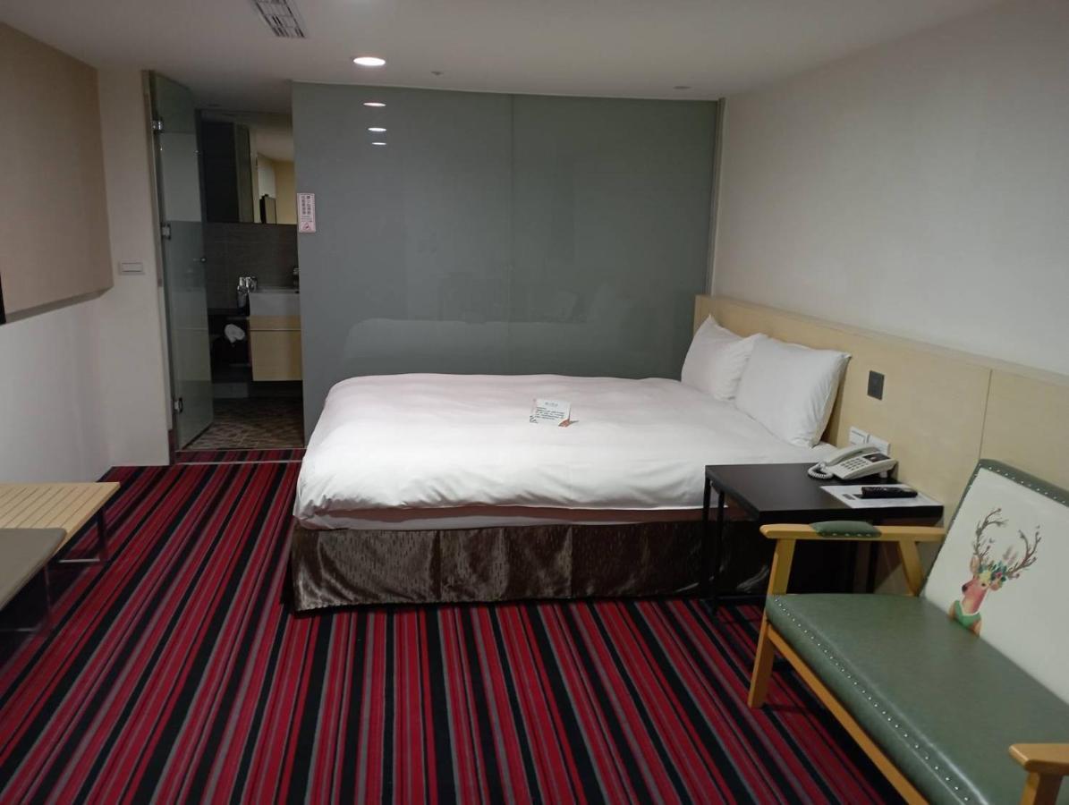 De Reve Express Hotel Chiayi City Exterior photo