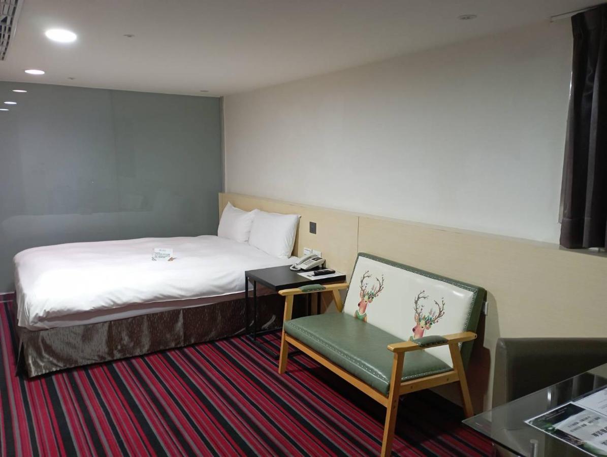 De Reve Express Hotel Chiayi City Exterior photo