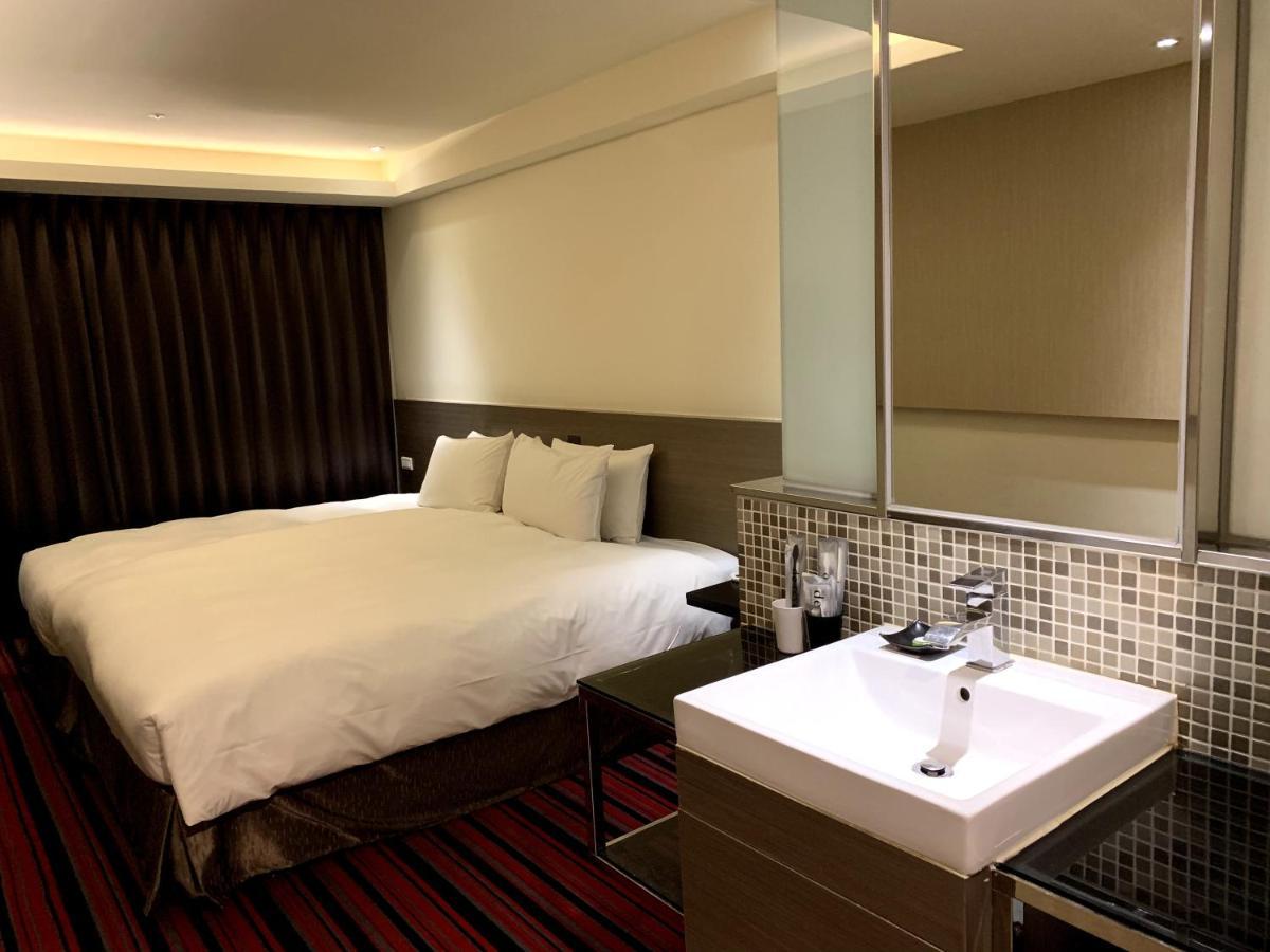De Reve Express Hotel Chiayi City Exterior photo