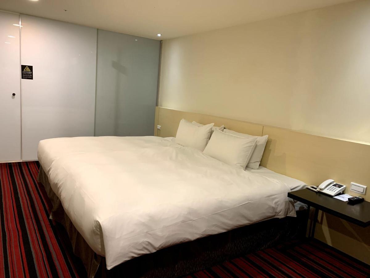 De Reve Express Hotel Chiayi City Exterior photo