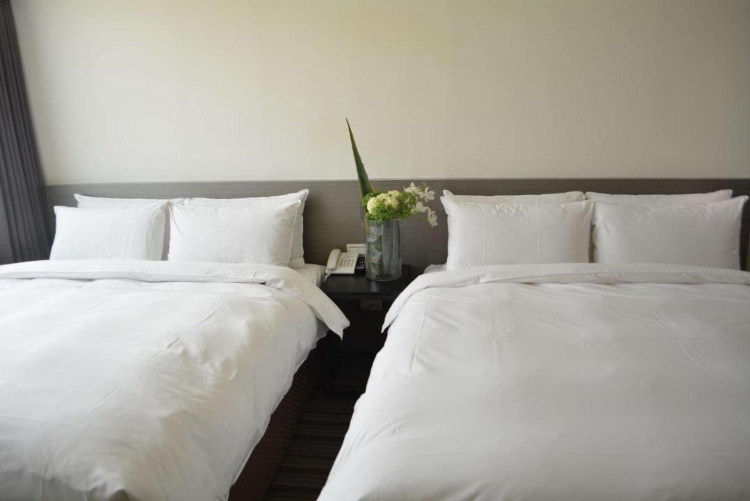 De Reve Express Hotel Chiayi City Exterior photo