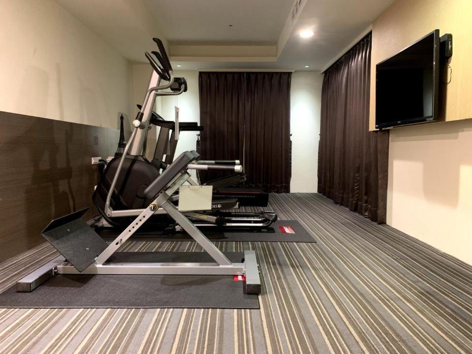 De Reve Express Hotel Chiayi City Exterior photo