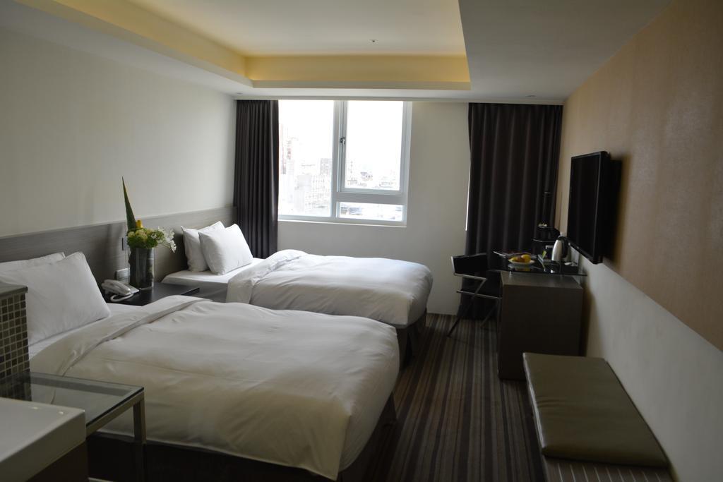 De Reve Express Hotel Chiayi City Exterior photo