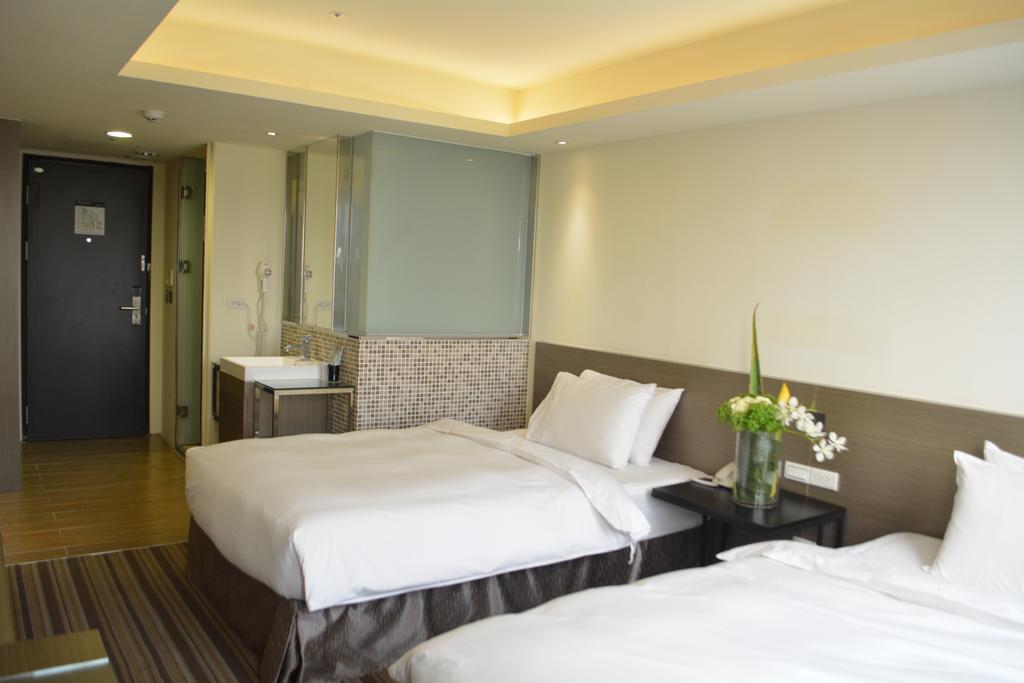 De Reve Express Hotel Chiayi City Exterior photo