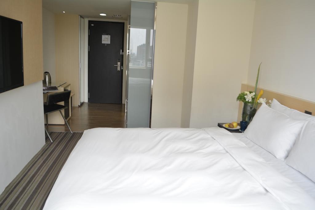 De Reve Express Hotel Chiayi City Exterior photo