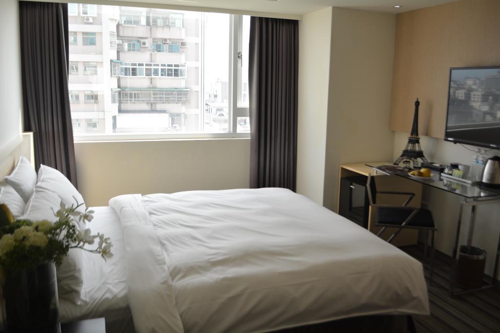 De Reve Express Hotel Chiayi City Exterior photo