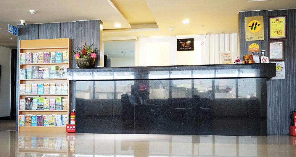 De Reve Express Hotel Chiayi City Exterior photo