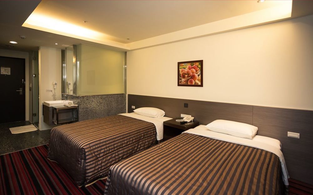 De Reve Express Hotel Chiayi City Exterior photo