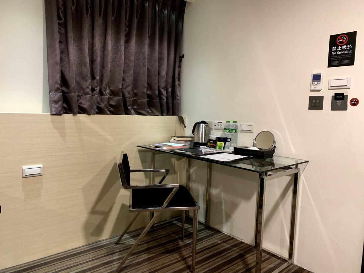 De Reve Express Hotel Chiayi City Exterior photo
