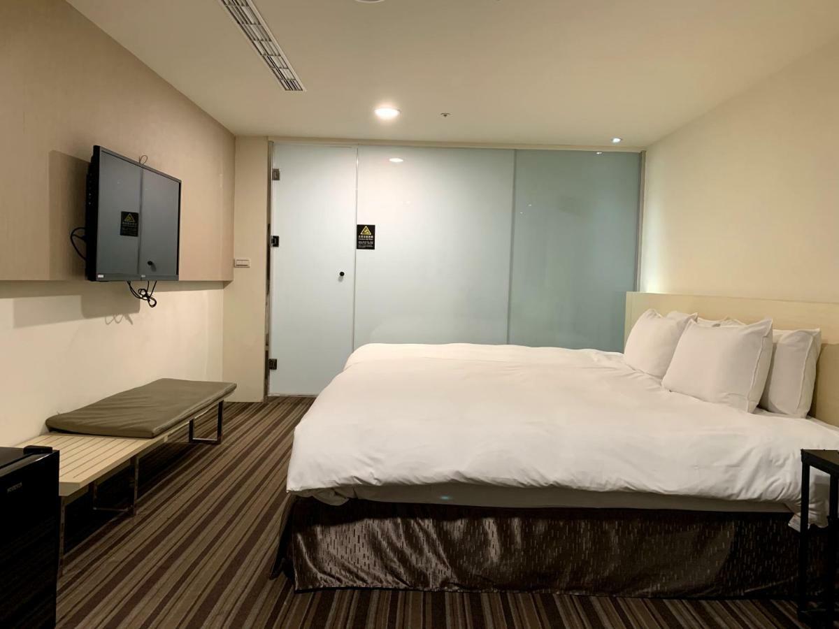 De Reve Express Hotel Chiayi City Exterior photo