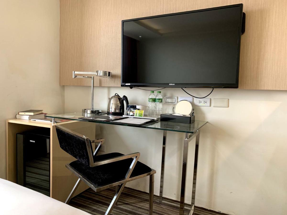 De Reve Express Hotel Chiayi City Exterior photo
